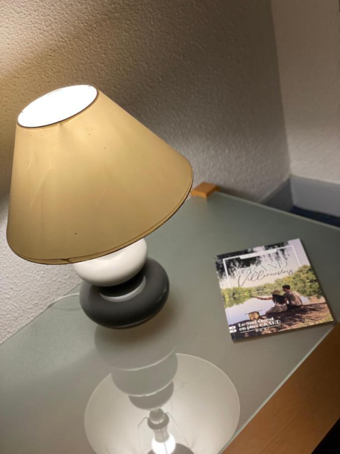 Contact Hotel Les Platanes Villeneuve Sur Lot Centre Экстерьер фото