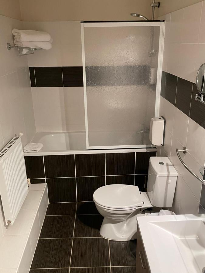 Contact Hotel Les Platanes Villeneuve Sur Lot Centre Экстерьер фото