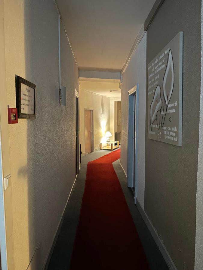 Contact Hotel Les Platanes Villeneuve Sur Lot Centre Экстерьер фото