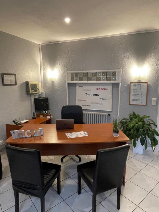 Contact Hotel Les Platanes Villeneuve Sur Lot Centre Экстерьер фото