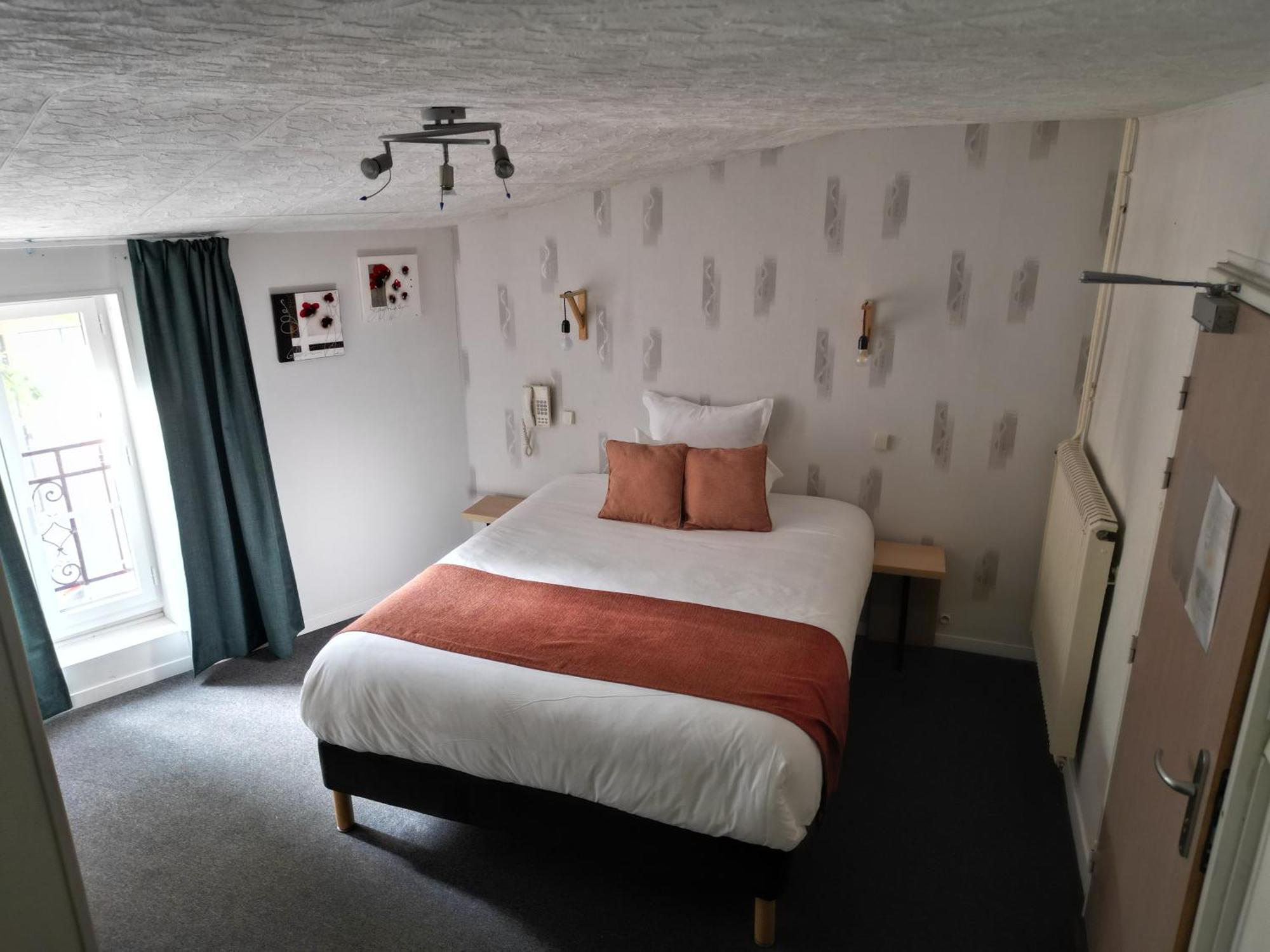 Contact Hotel Les Platanes Villeneuve Sur Lot Centre Экстерьер фото