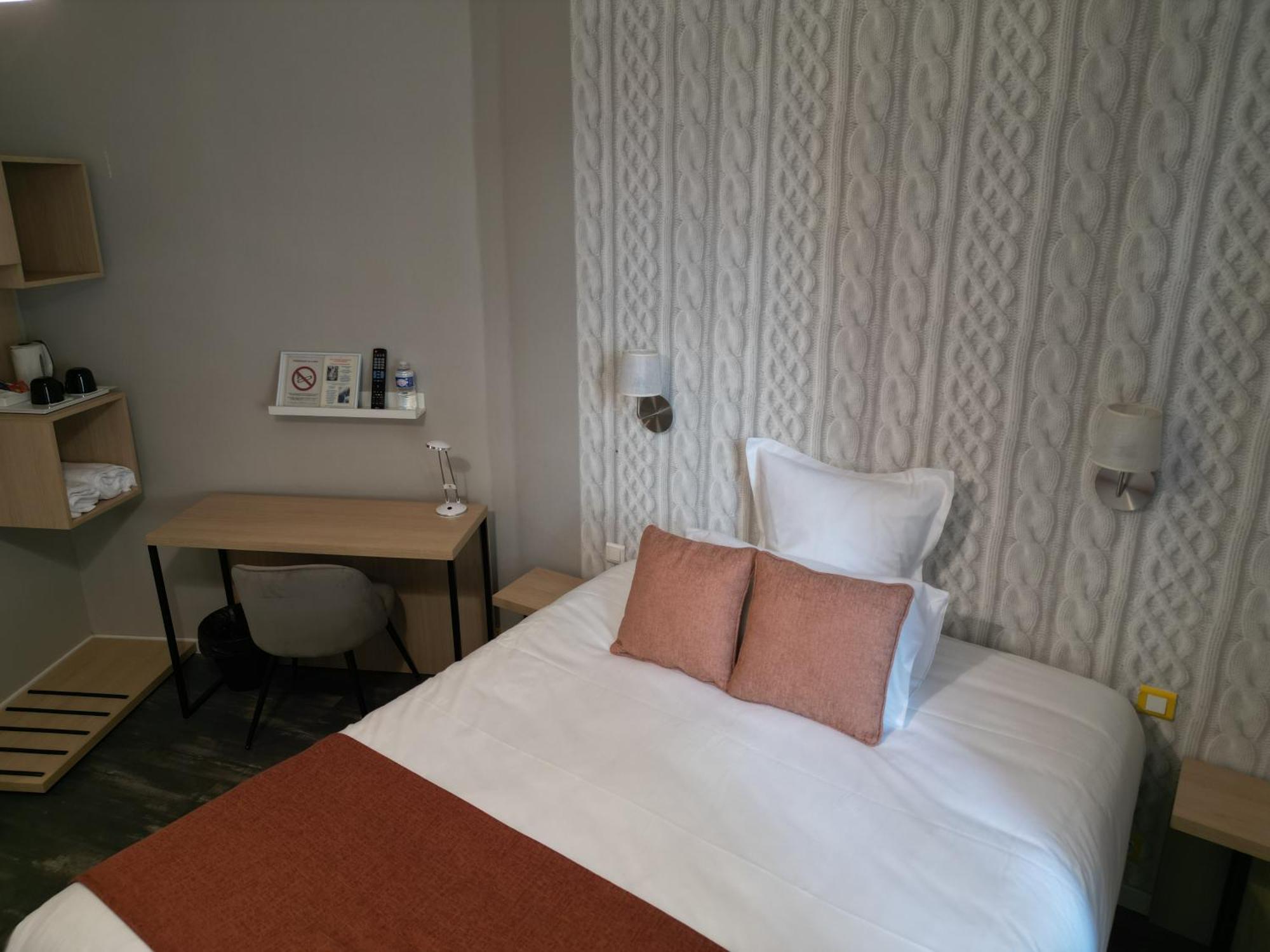 Contact Hotel Les Platanes Villeneuve Sur Lot Centre Экстерьер фото