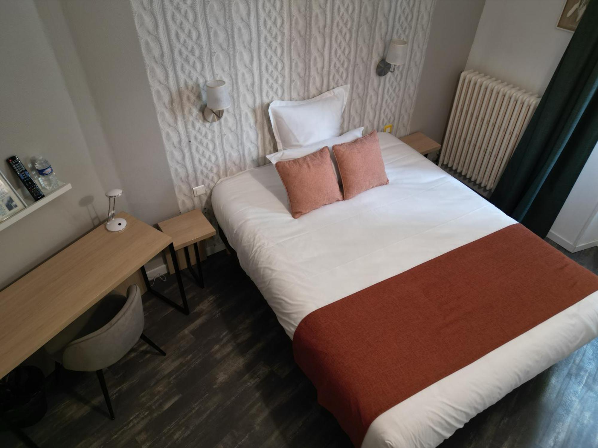 Contact Hotel Les Platanes Villeneuve Sur Lot Centre Экстерьер фото