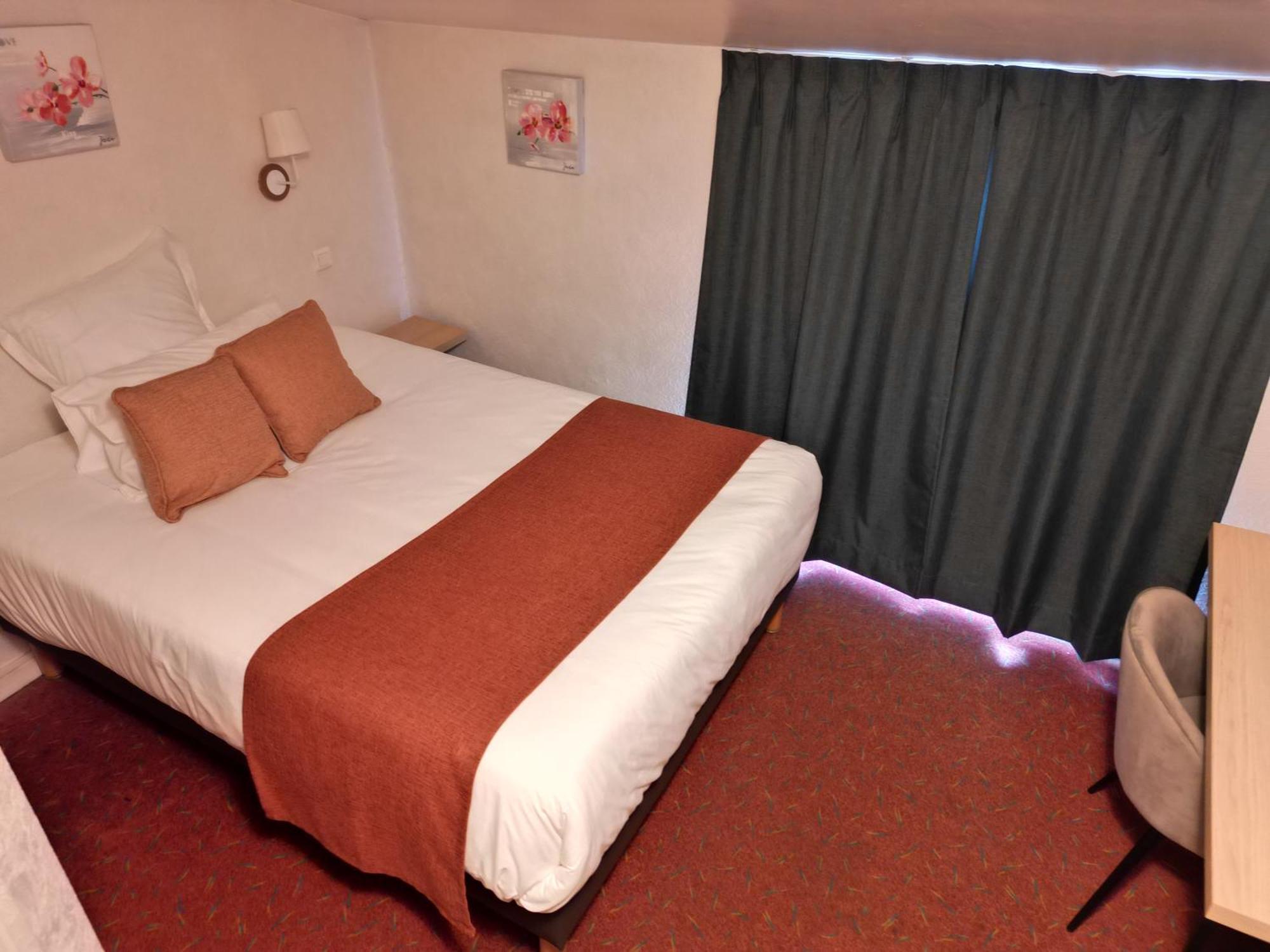 Contact Hotel Les Platanes Villeneuve Sur Lot Centre Экстерьер фото