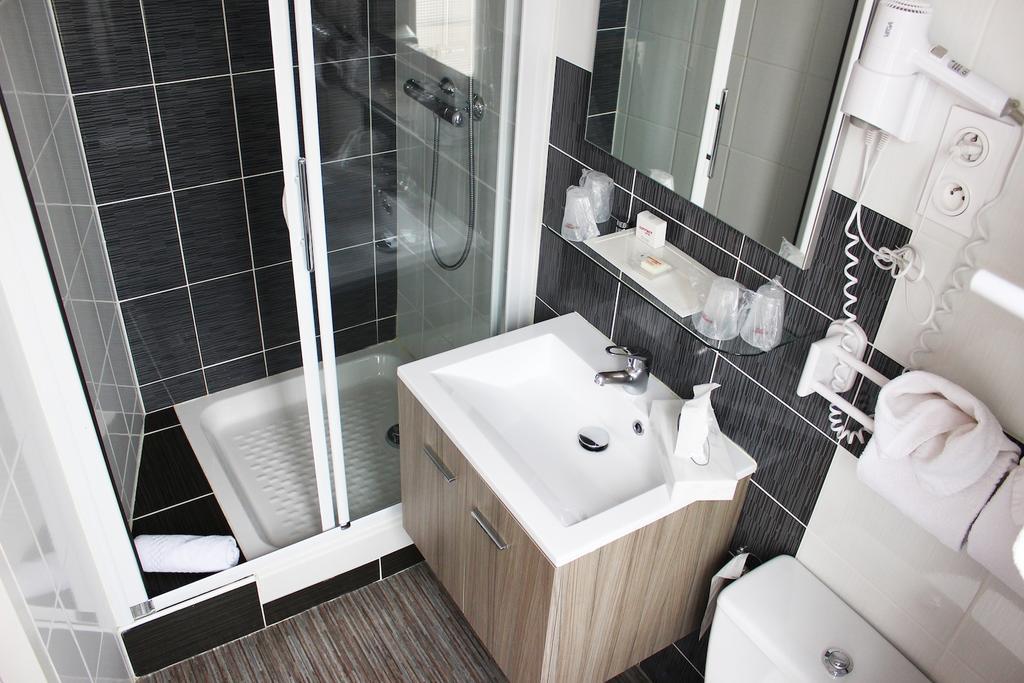 Contact Hotel Les Platanes Villeneuve Sur Lot Centre Экстерьер фото