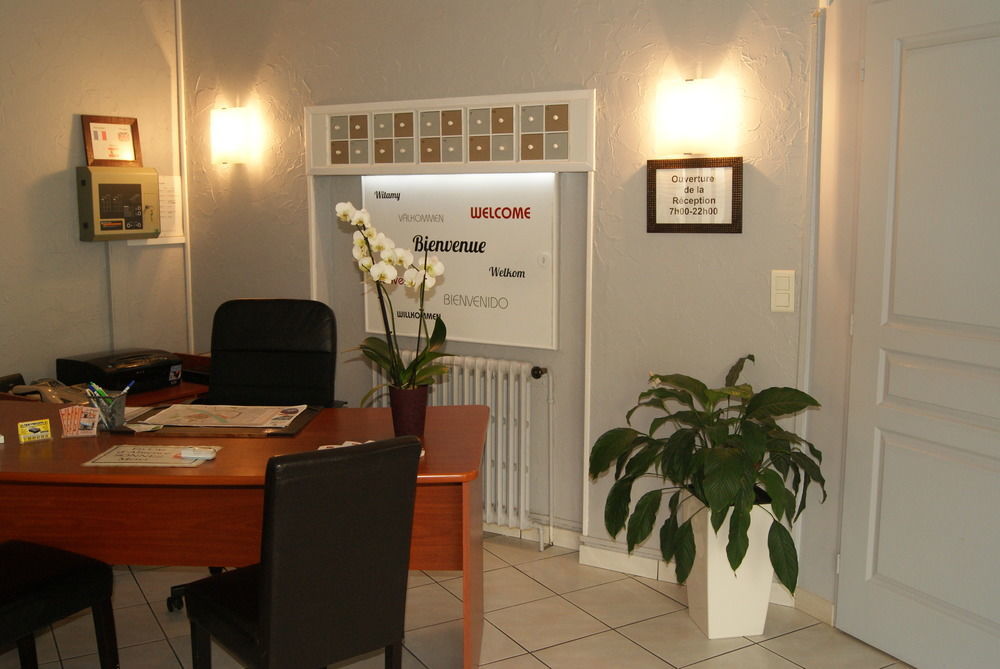 Contact Hotel Les Platanes Villeneuve Sur Lot Centre Экстерьер фото