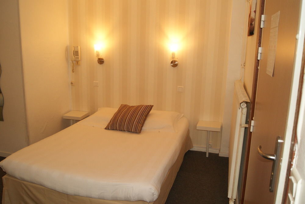 Contact Hotel Les Platanes Villeneuve Sur Lot Centre Экстерьер фото