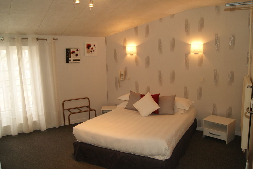 Contact Hotel Les Platanes Villeneuve Sur Lot Centre Экстерьер фото