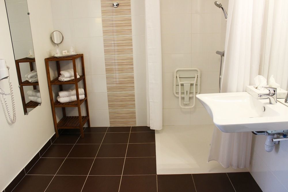 Contact Hotel Les Platanes Villeneuve Sur Lot Centre Экстерьер фото